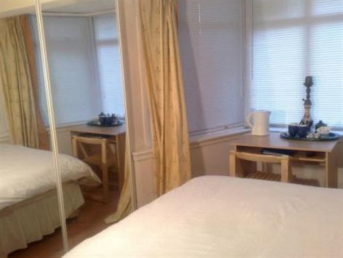 Achill Guest House Solihull Extérieur photo